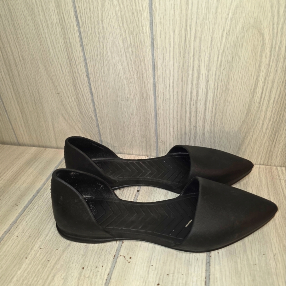 Native Black Pointed Toe Flats